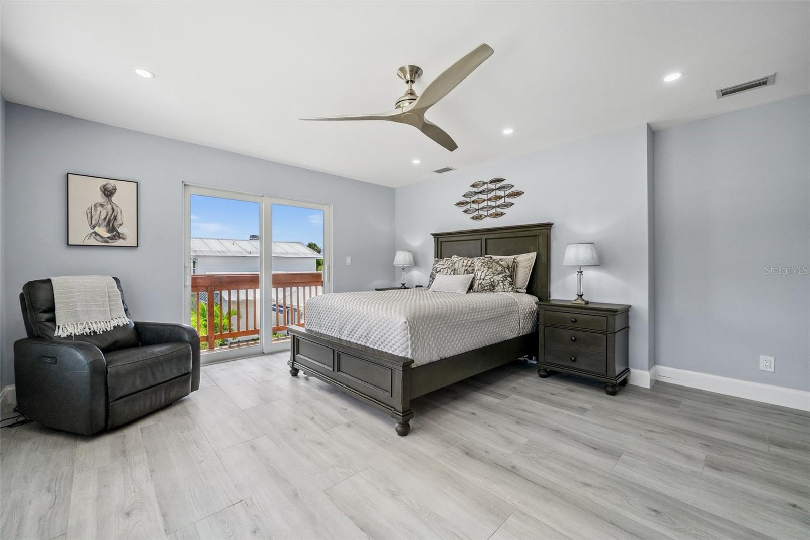 Listing photo id 33 for 4837 Tarpon Avenue