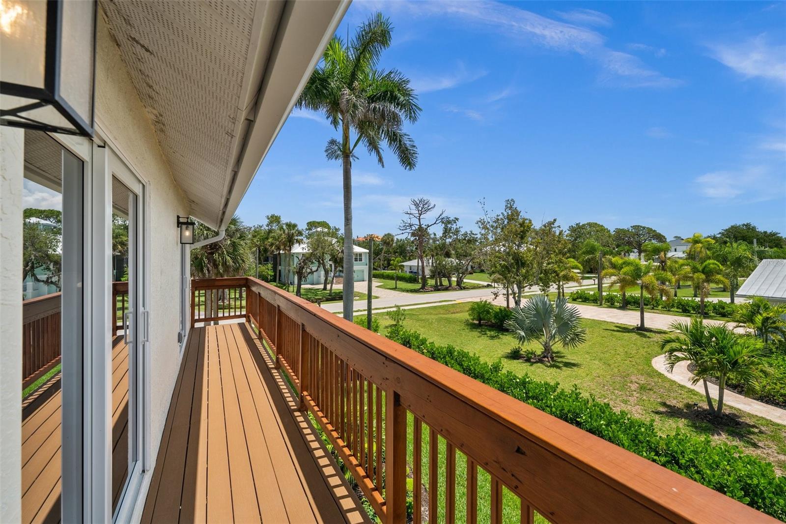 Listing photo id 35 for 4837 Tarpon Avenue