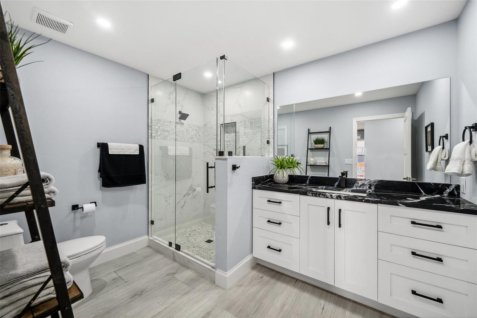 Listing photo id 36 for 4837 Tarpon Avenue