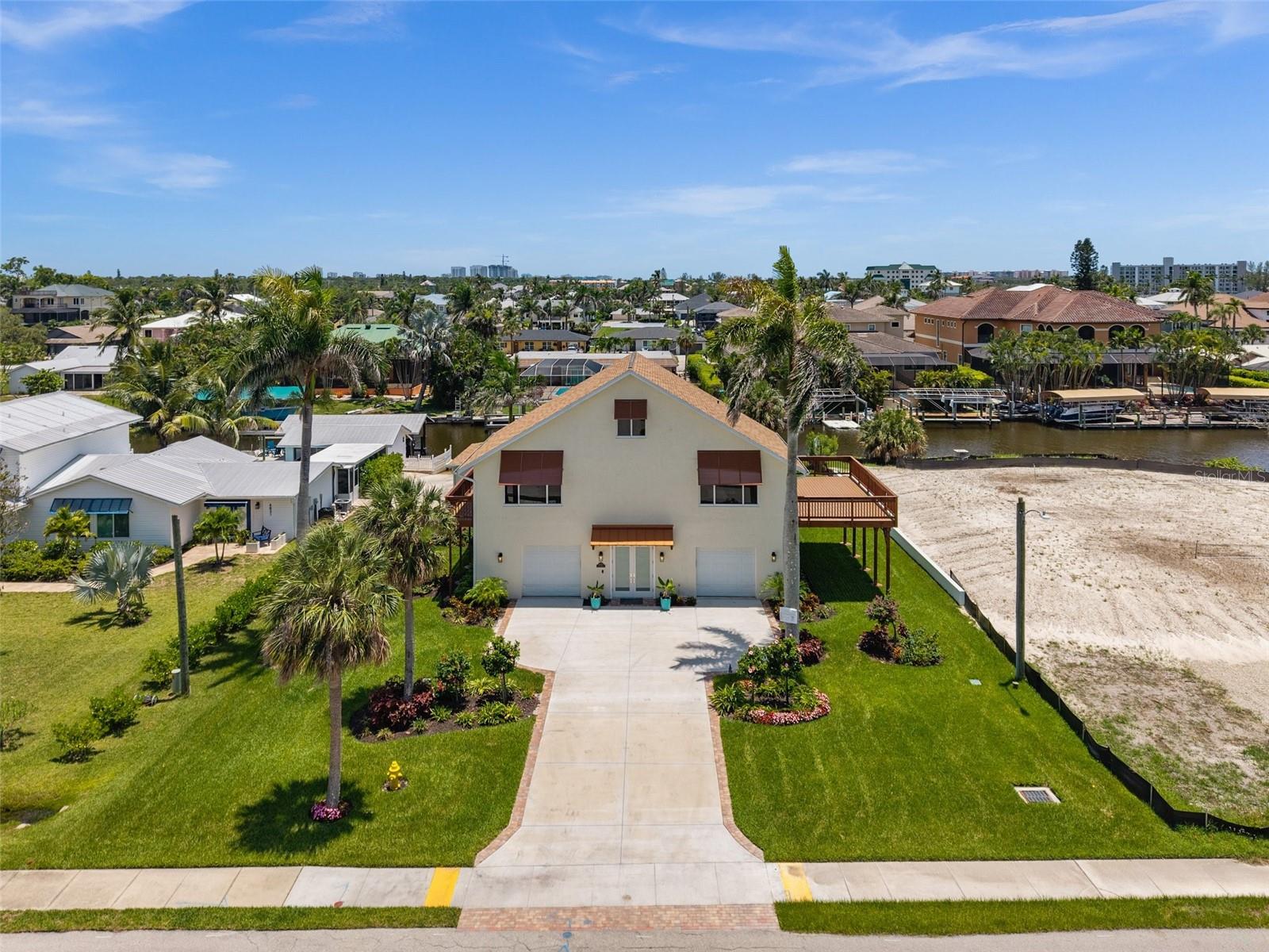 Listing photo id 2 for 4837 Tarpon Avenue