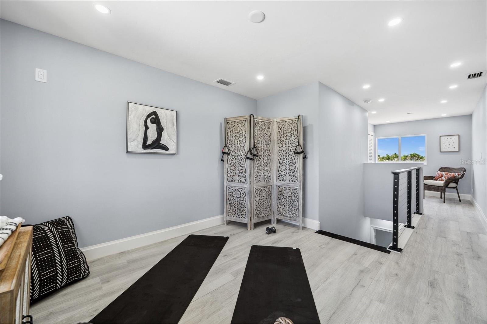 Listing photo id 38 for 4837 Tarpon Avenue