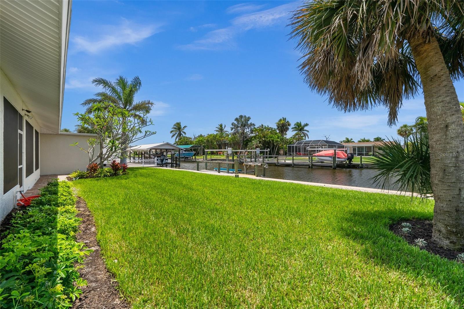 Listing photo id 40 for 4837 Tarpon Avenue