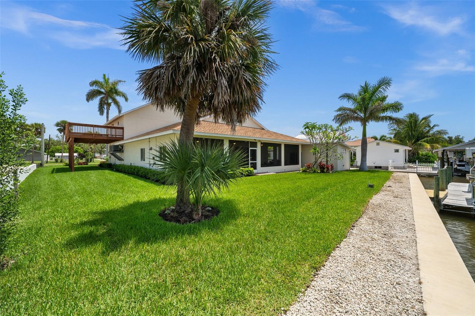 Listing photo id 41 for 4837 Tarpon Avenue