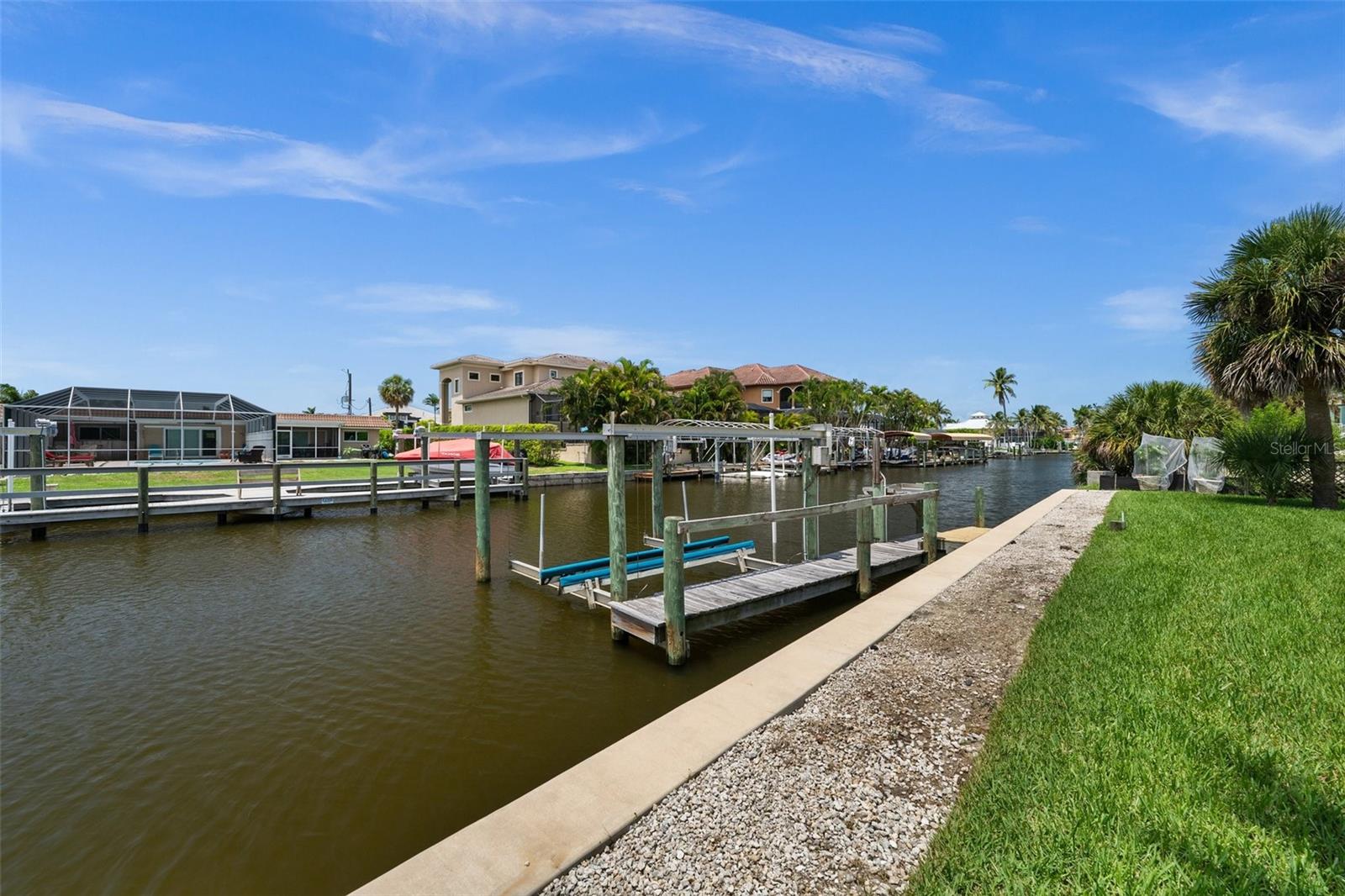 Listing photo id 42 for 4837 Tarpon Avenue