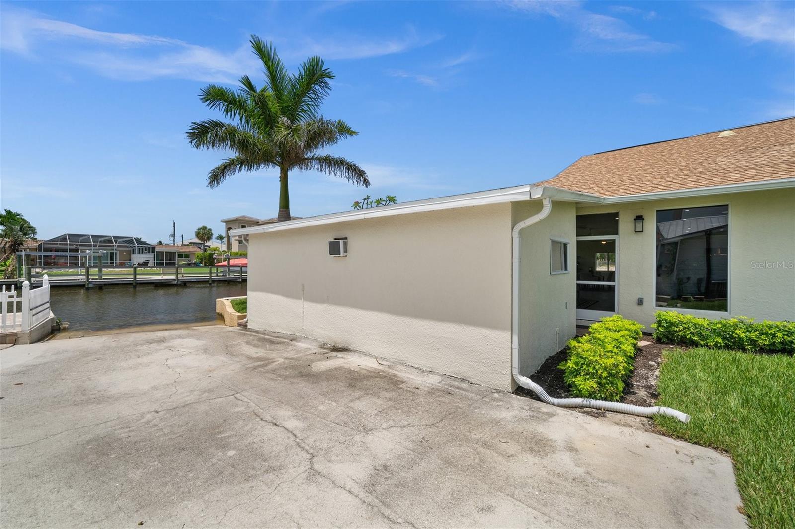 Listing photo id 43 for 4837 Tarpon Avenue