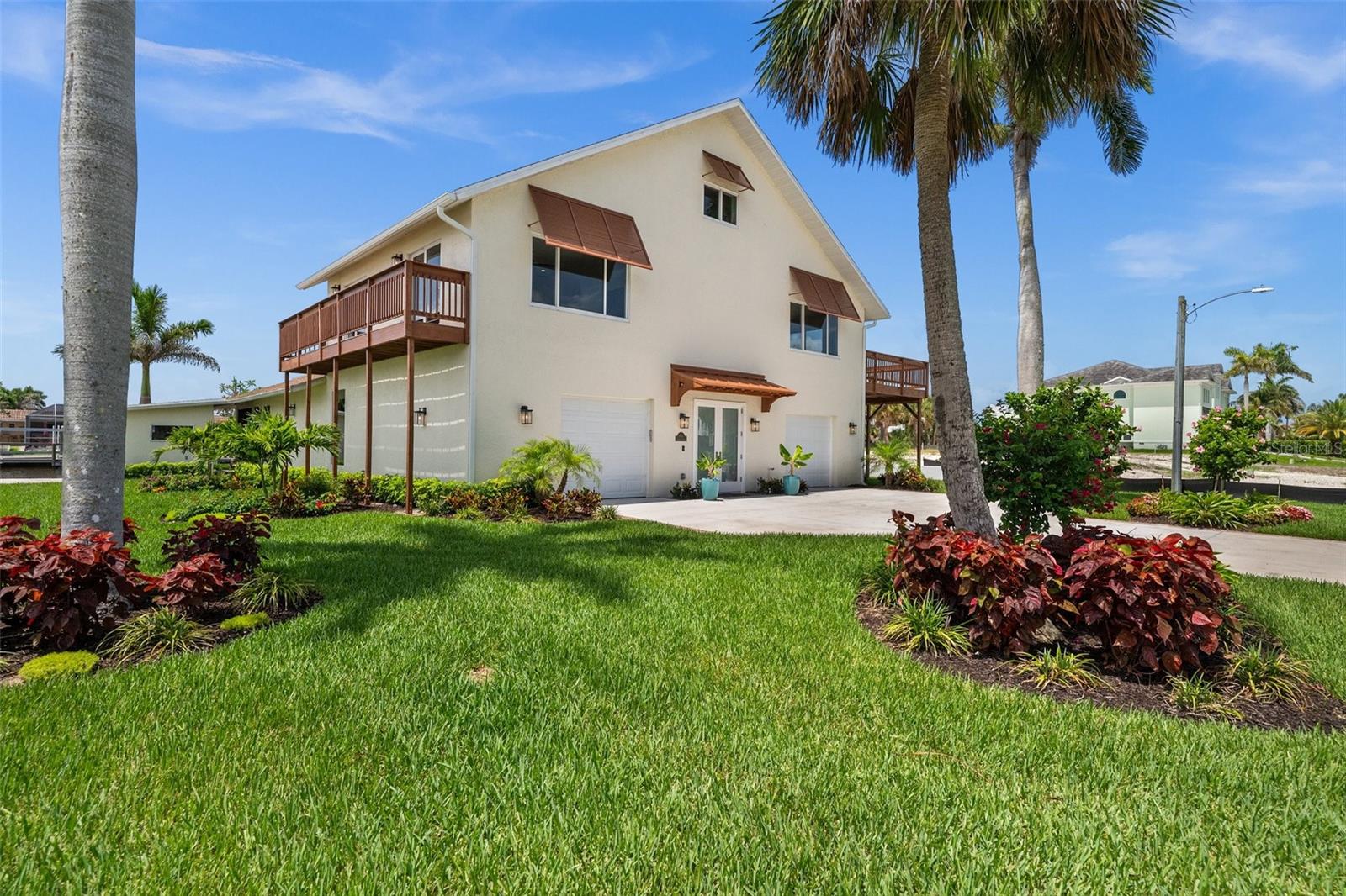 Listing photo id 3 for 4837 Tarpon Avenue