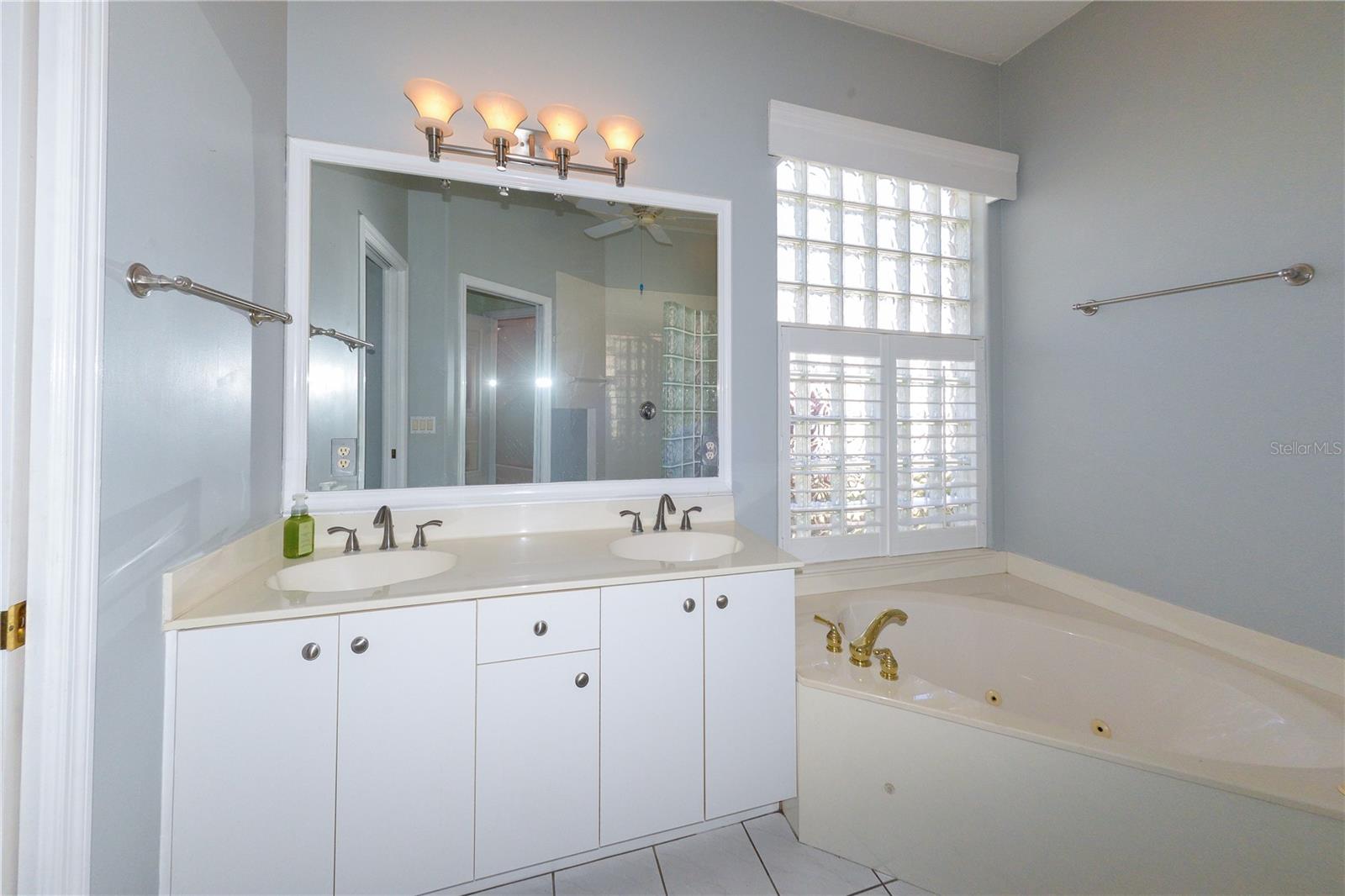 Image 25 of 42 For 10263 Shadow Run Court