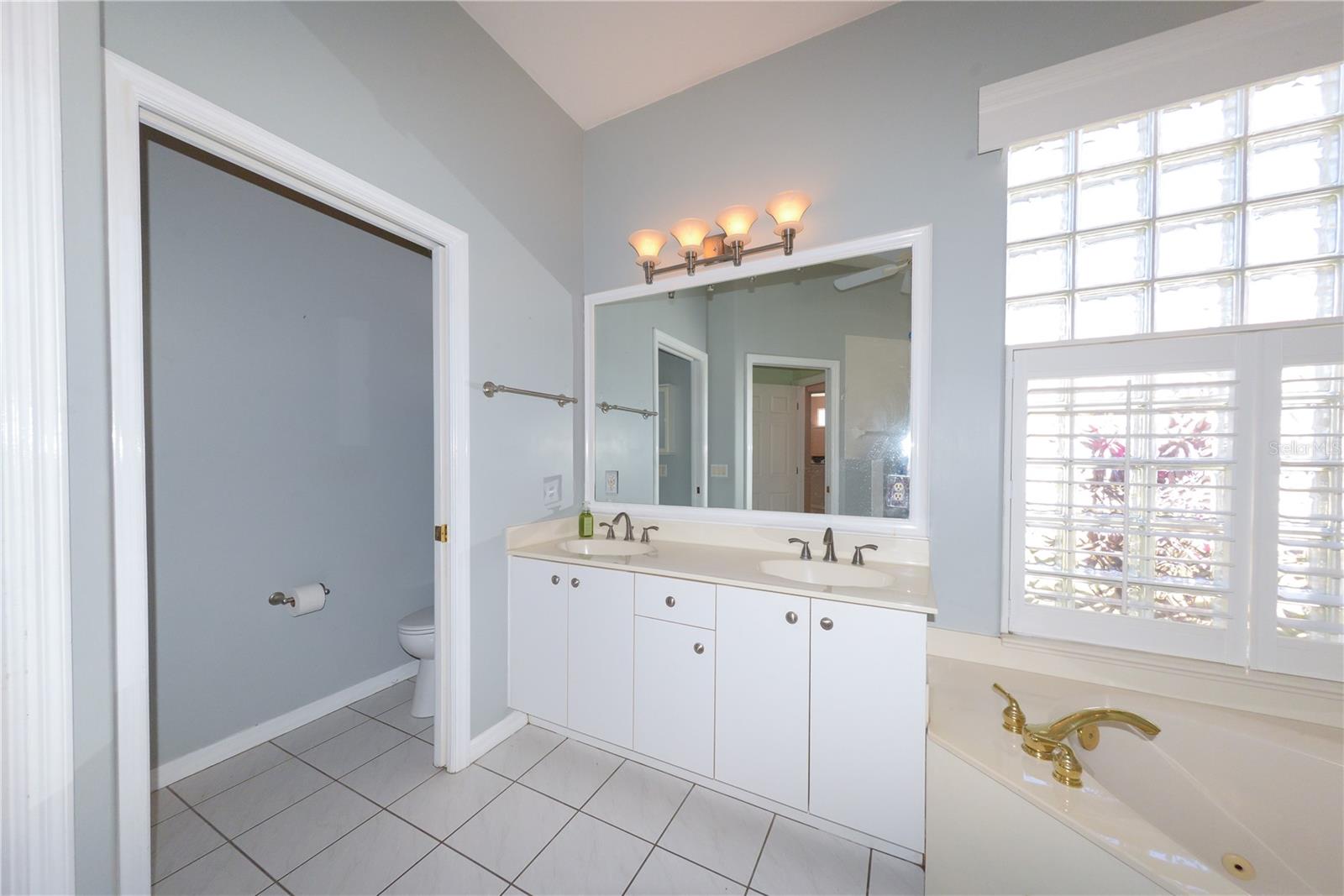 Image 27 of 42 For 10263 Shadow Run Court