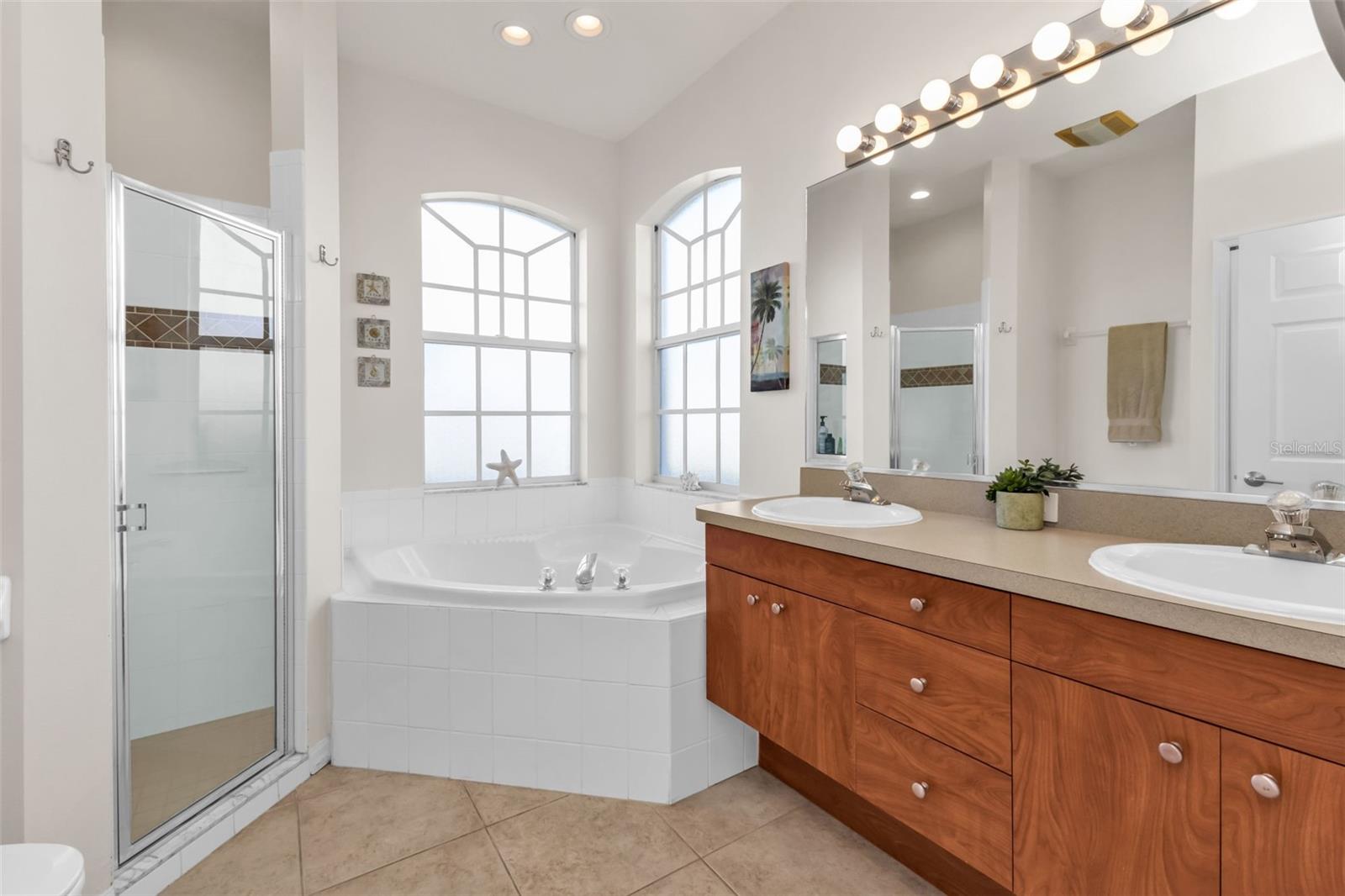 Image 22 of 41 For 2998 Royal Palm Dr