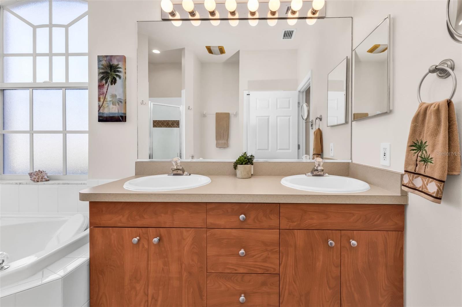 Image 23 of 41 For 2998 Royal Palm Dr