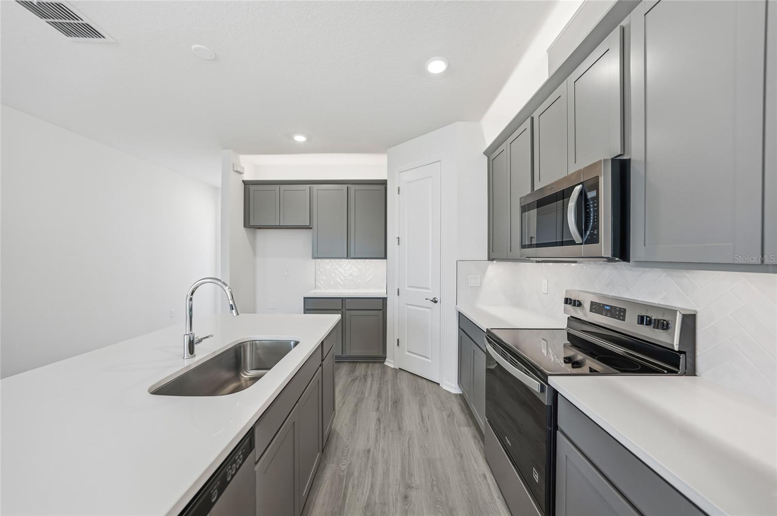 Image 6 of 25 For 13455 Turnleaf Boulevard