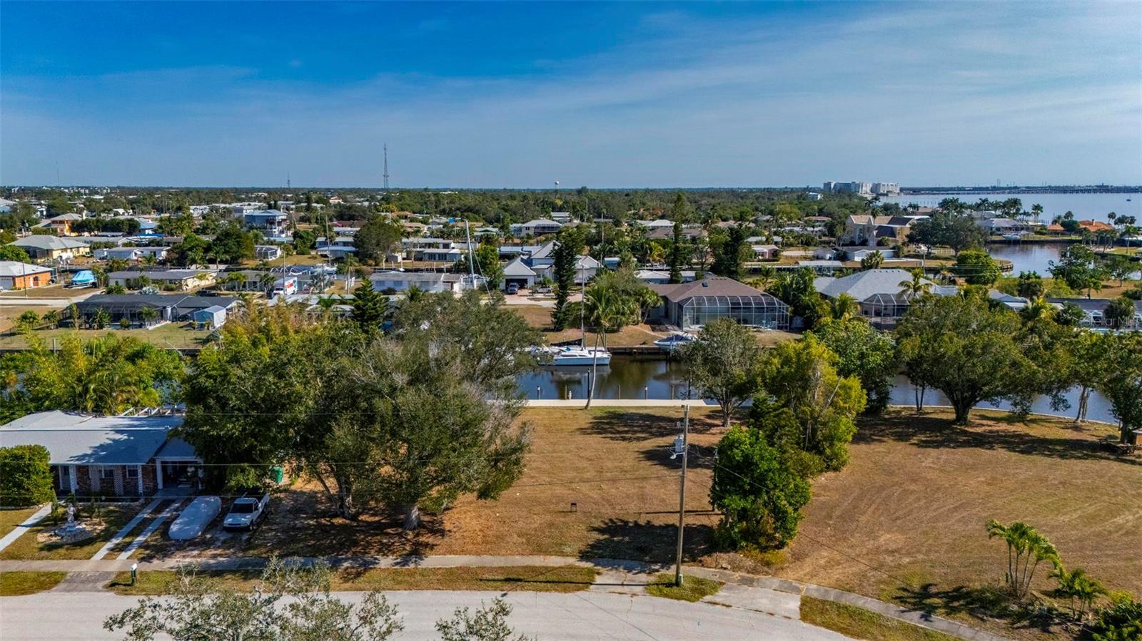 Image 14 of 46 For 165 Small Street Se