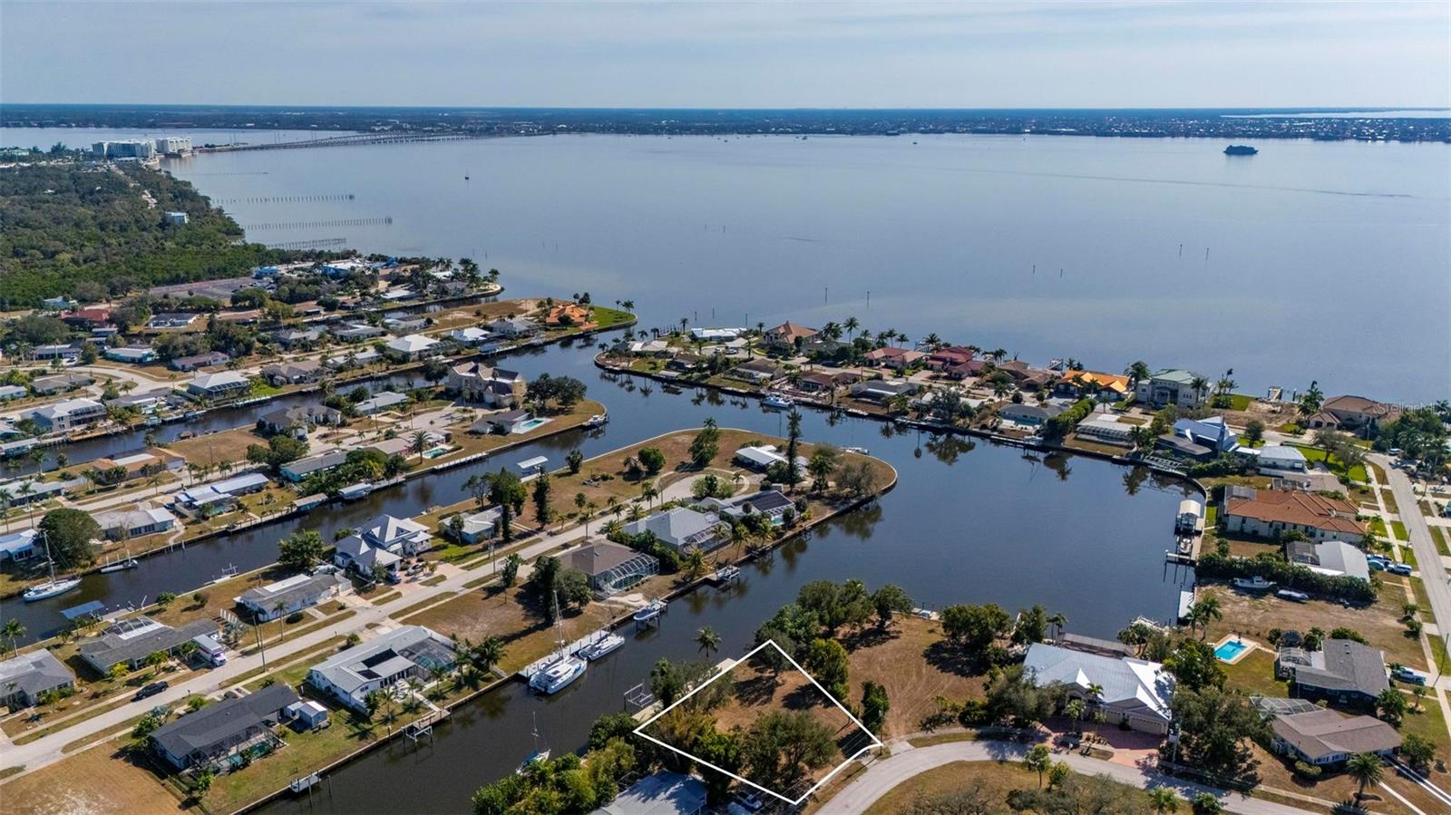 Image 17 of 46 For 165 Small Street Se