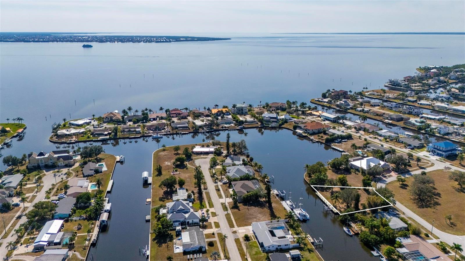 Image 19 of 46 For 165 Small Street Se