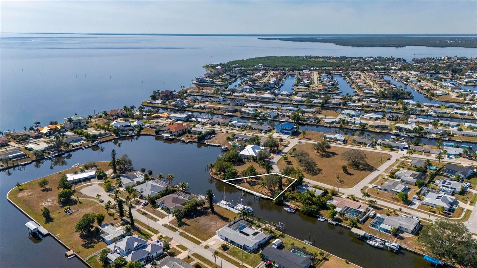 Image 20 of 46 For 165 Small Street Se