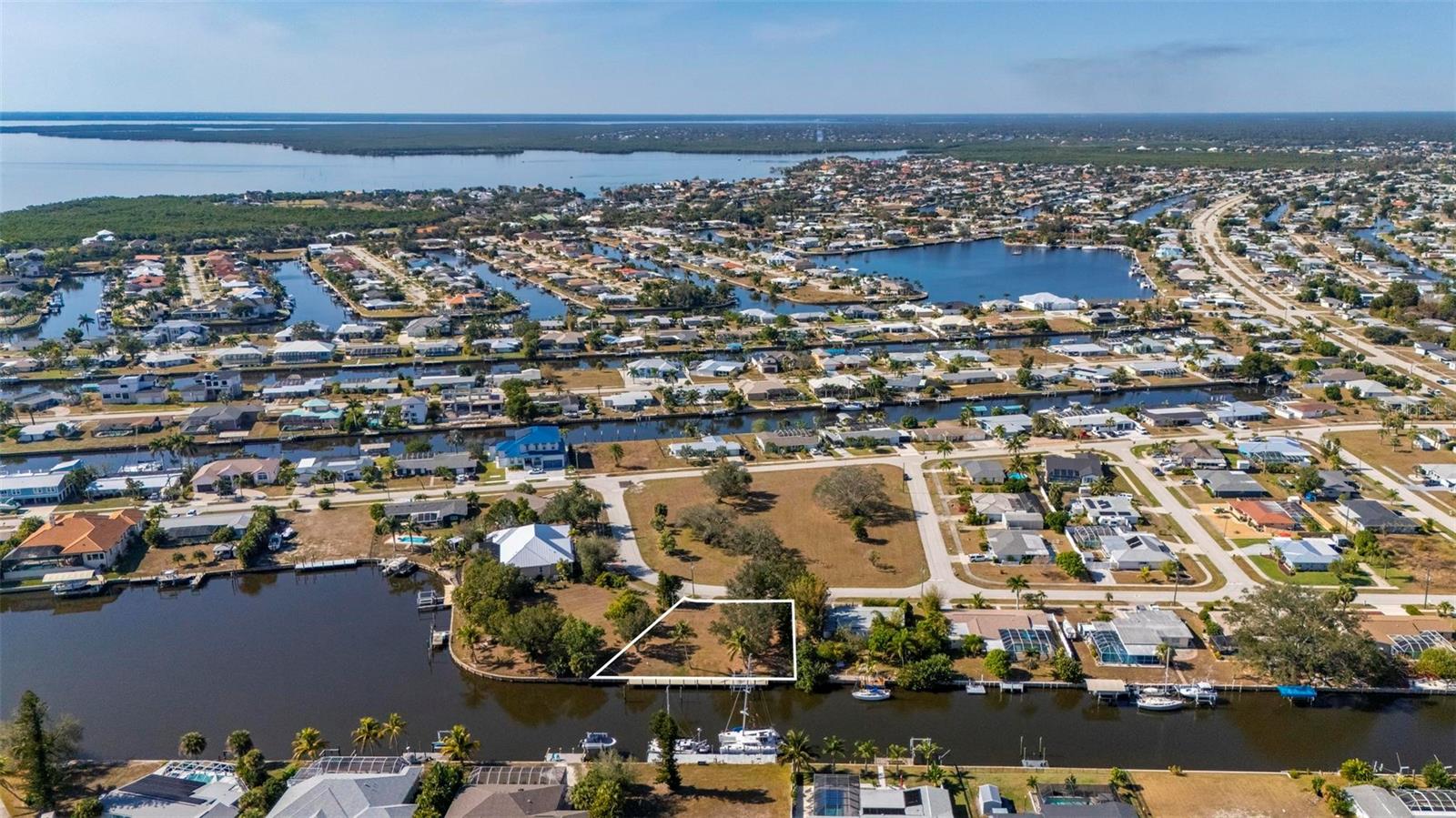 Image 21 of 46 For 165 Small Street Se