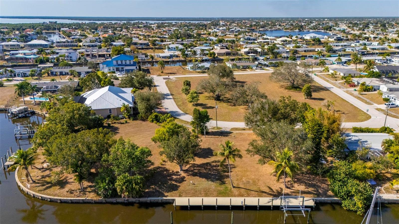 Image 22 of 46 For 165 Small Street Se