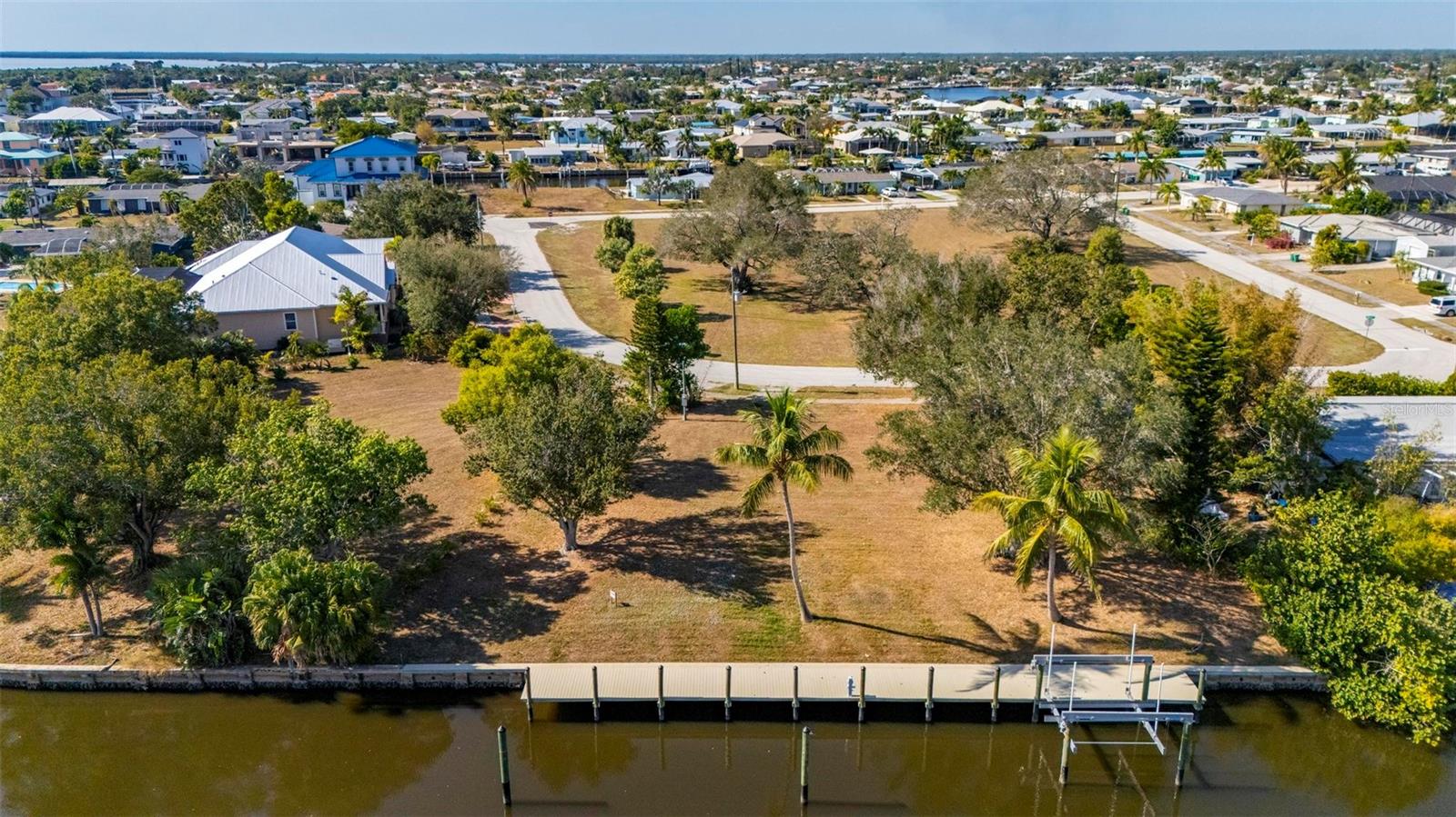 Image 23 of 46 For 165 Small Street Se