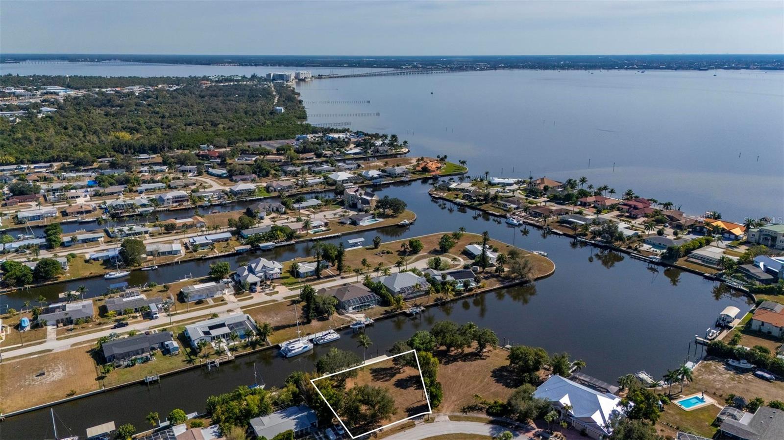 Image 4 of 46 For 165 Small Street Se