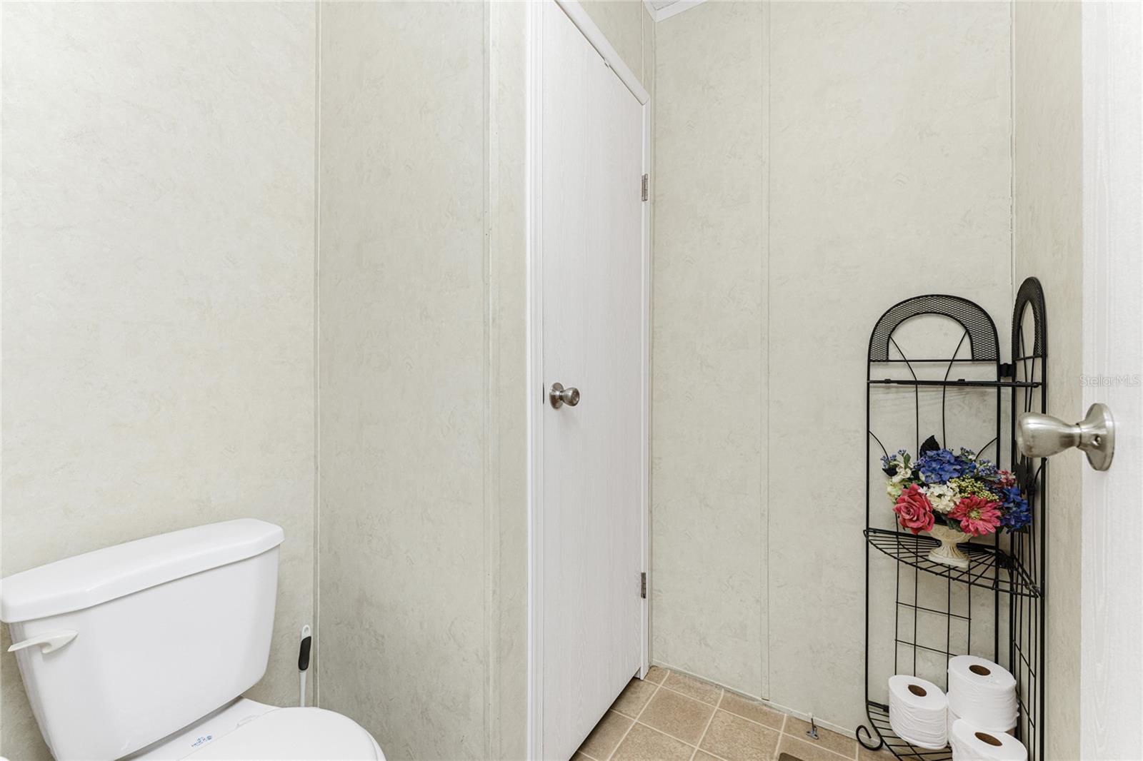 Image 18 of 40 For 7348 Swinton Ave