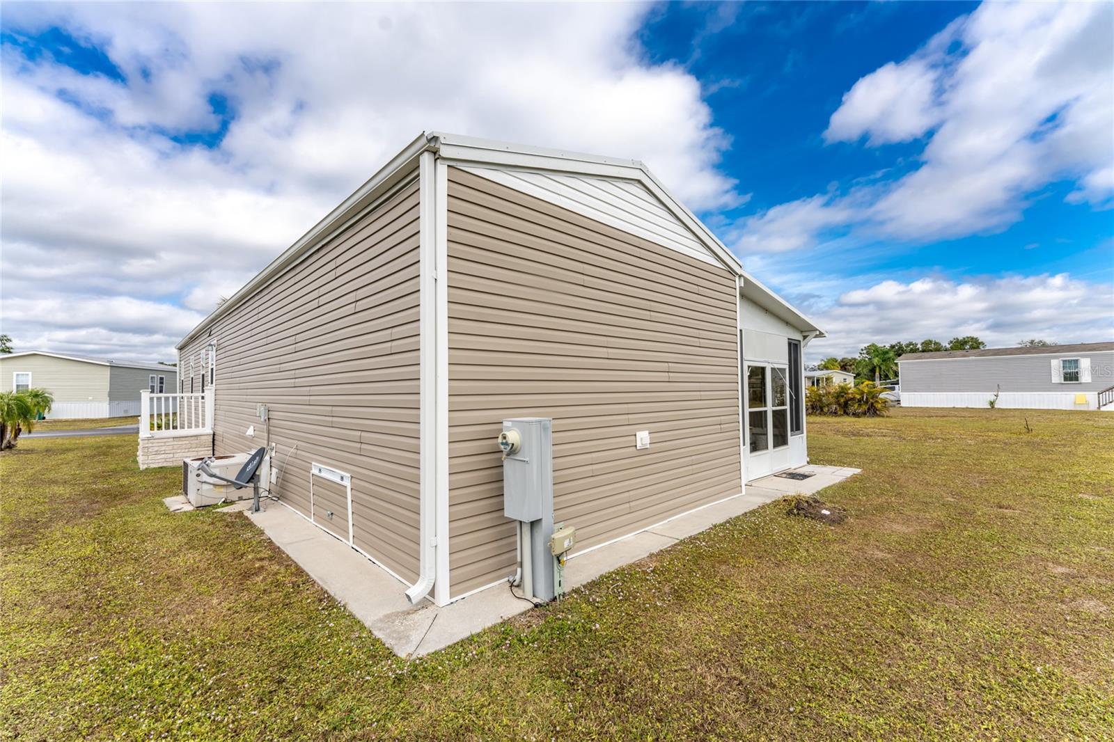 Image 24 of 40 For 7348 Swinton Ave