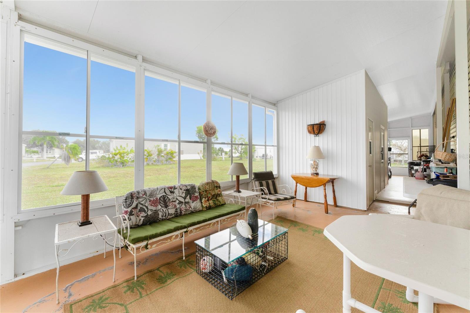 Image 4 of 40 For 7348 Swinton Ave