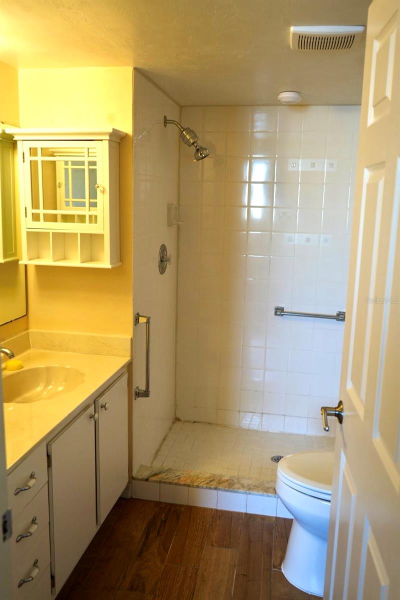 Image 18 of 42 For 3310 Loveland Boulevard 503