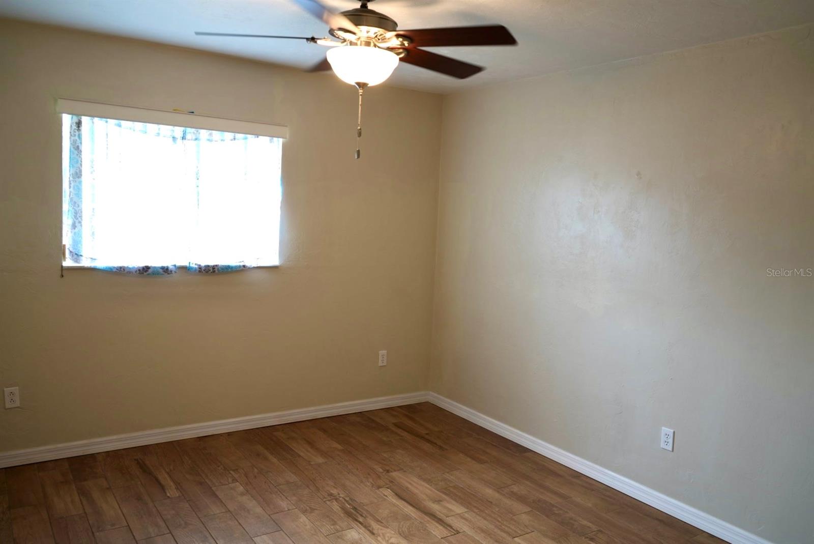 Image 21 of 42 For 3310 Loveland Boulevard 503