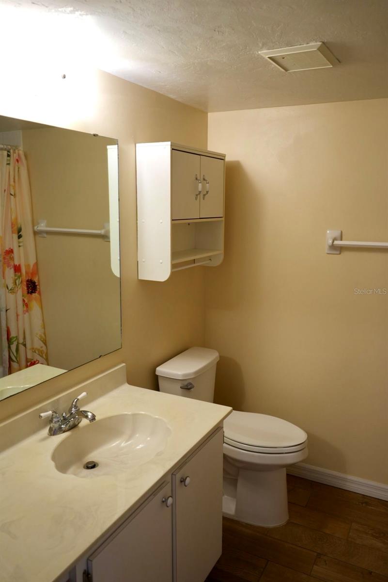 Image 25 of 42 For 3310 Loveland Boulevard 503