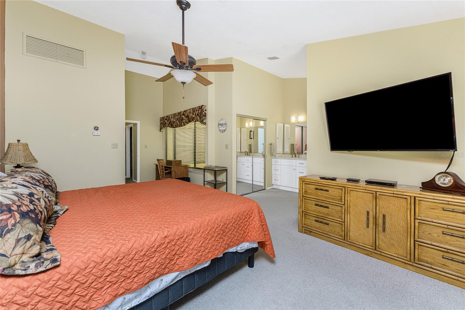 Image 31 of 56 For 25188 Marion Ave 1006