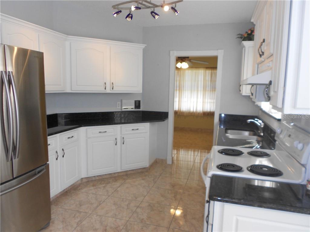 Image 8 of 32 For 3052 Collingswood Boulevard