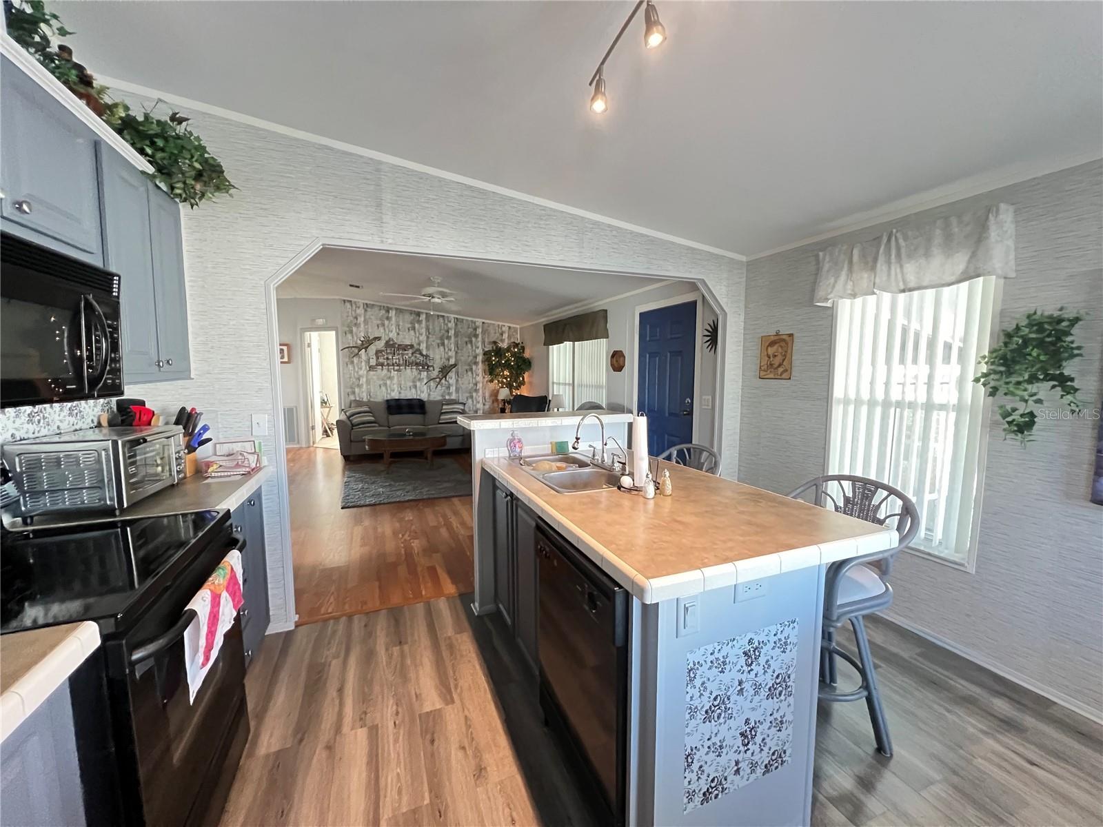 Image 11 of 56 For 10100 Burnt Store Road 27