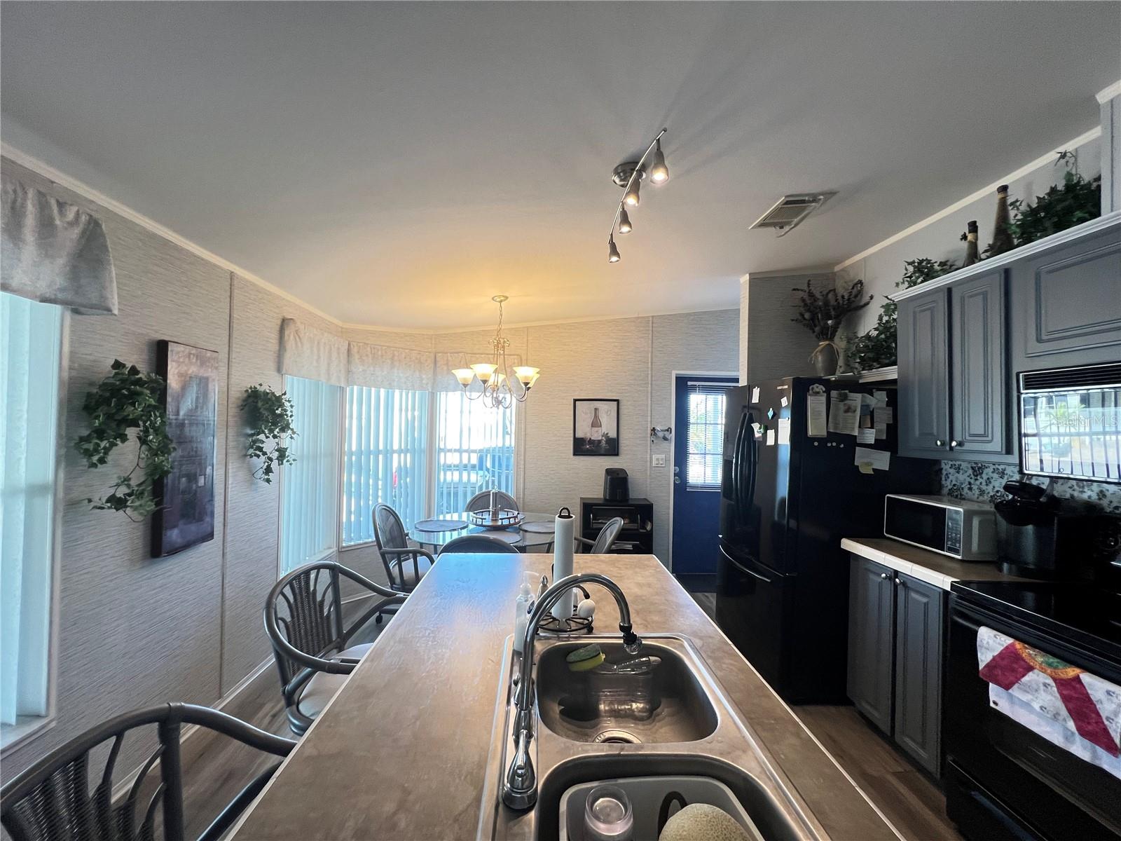 Image 17 of 56 For 10100 Burnt Store Road 27