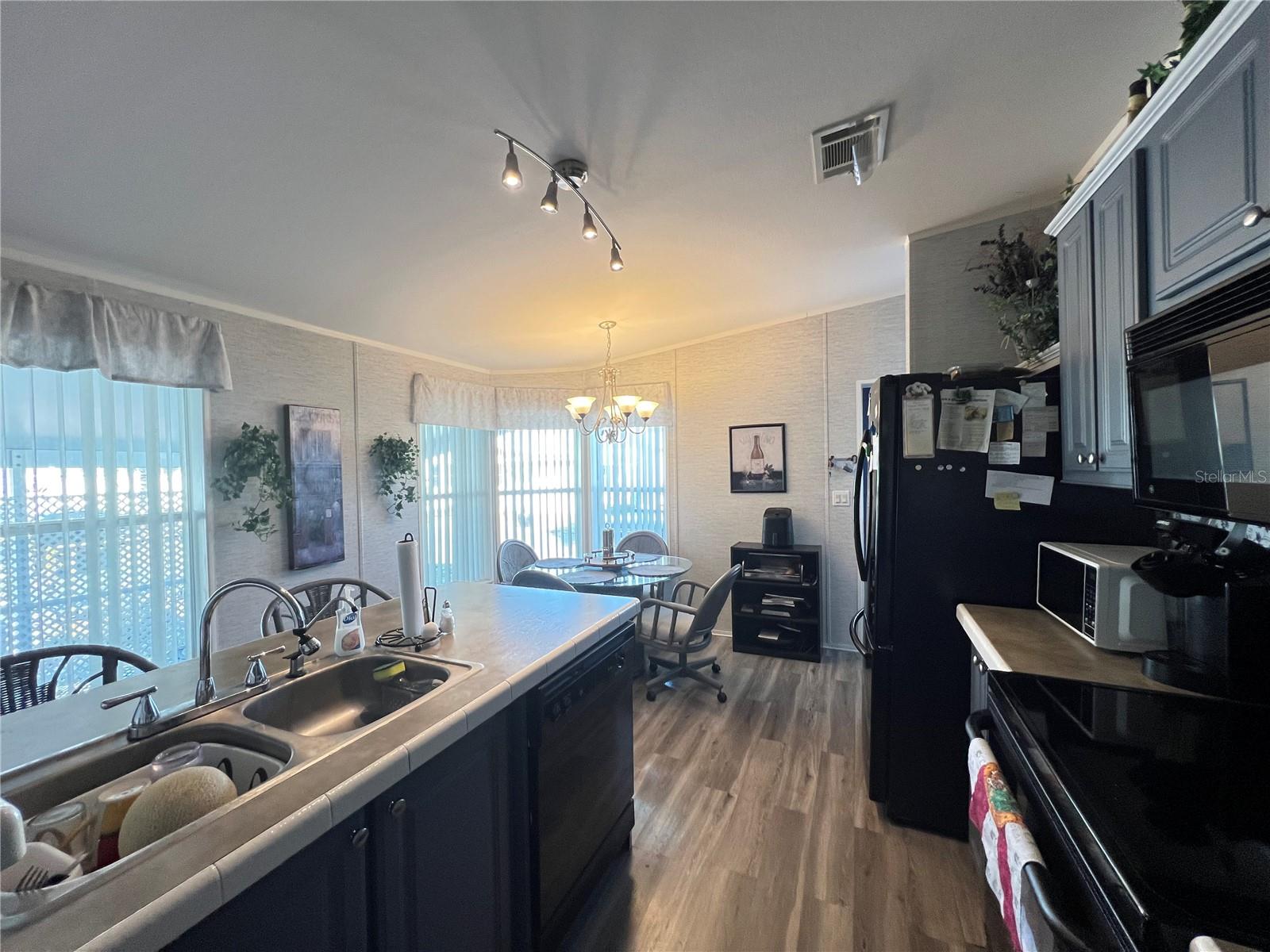 Image 18 of 56 For 10100 Burnt Store Road 27