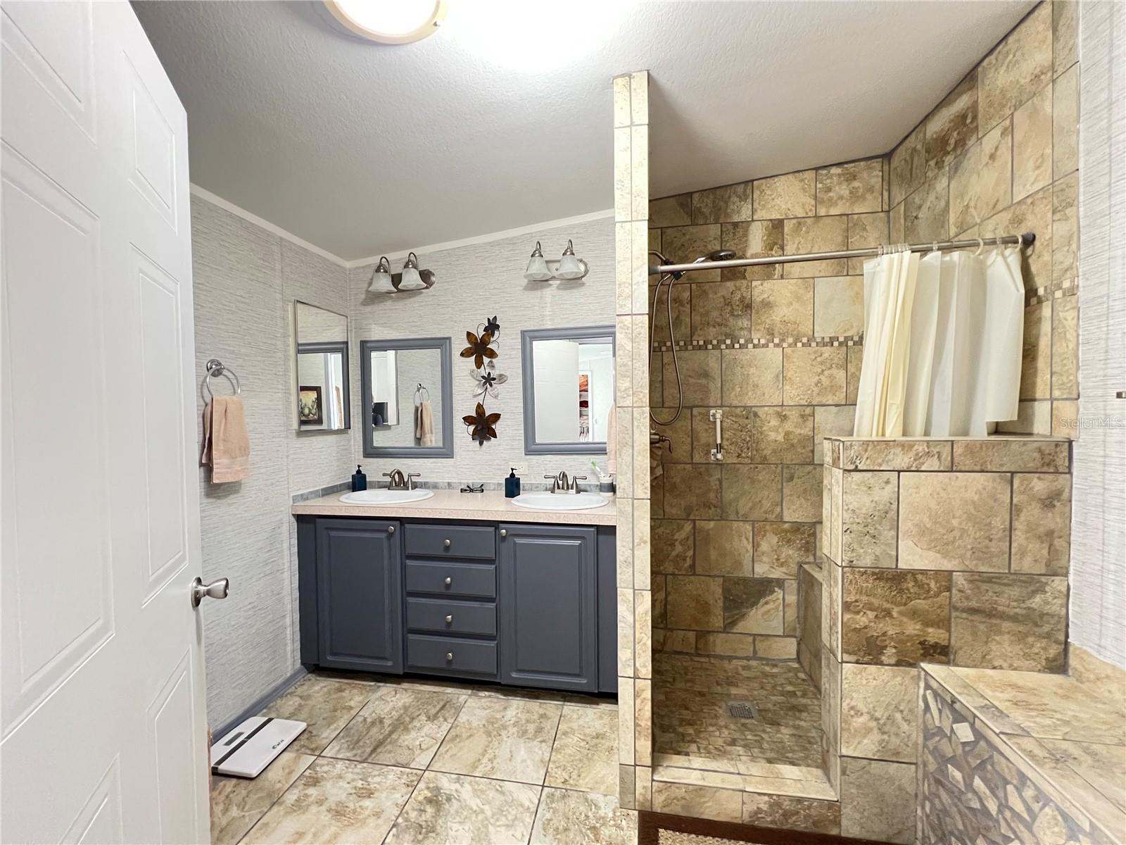 Image 36 of 56 For 10100 Burnt Store Road 27