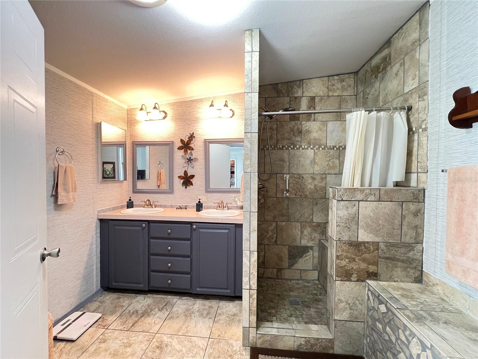 Image 37 of 56 For 10100 Burnt Store Road 27