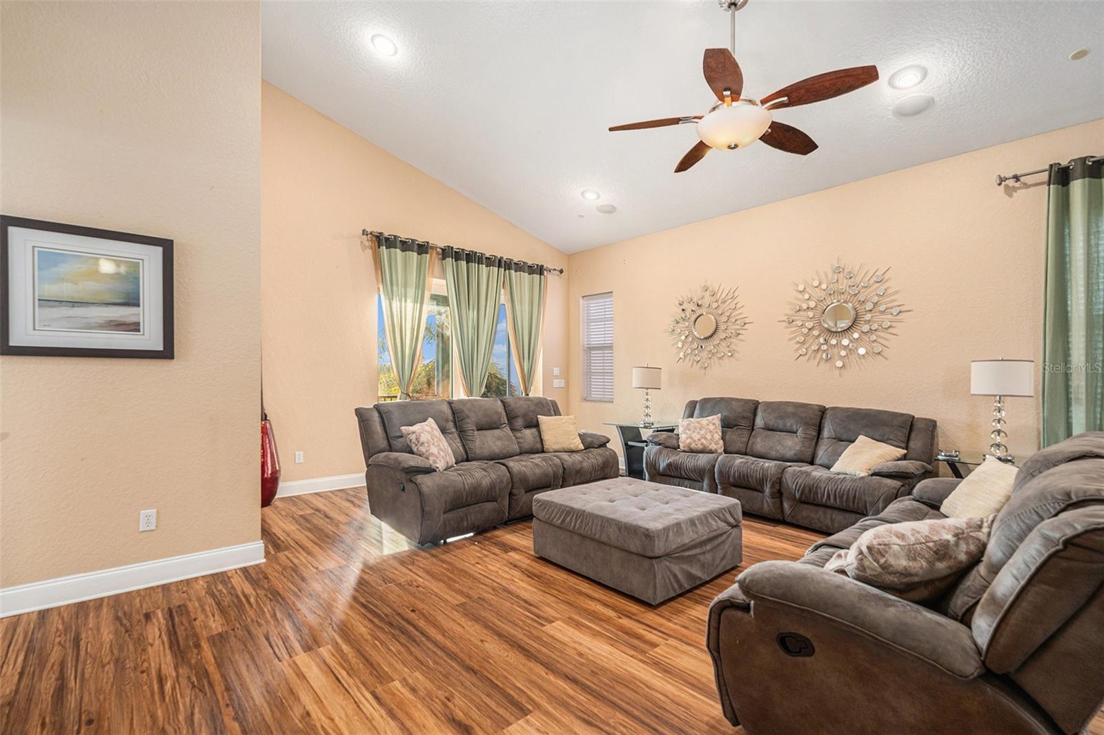 Listing photo id 23 for 1316 Apollo Beach Boulevard S