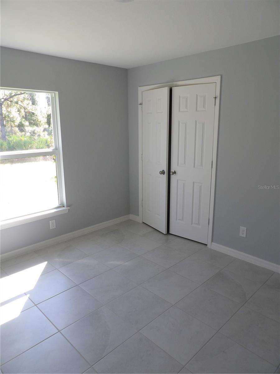 Listing photo id 8 for 7653 Minardi Street