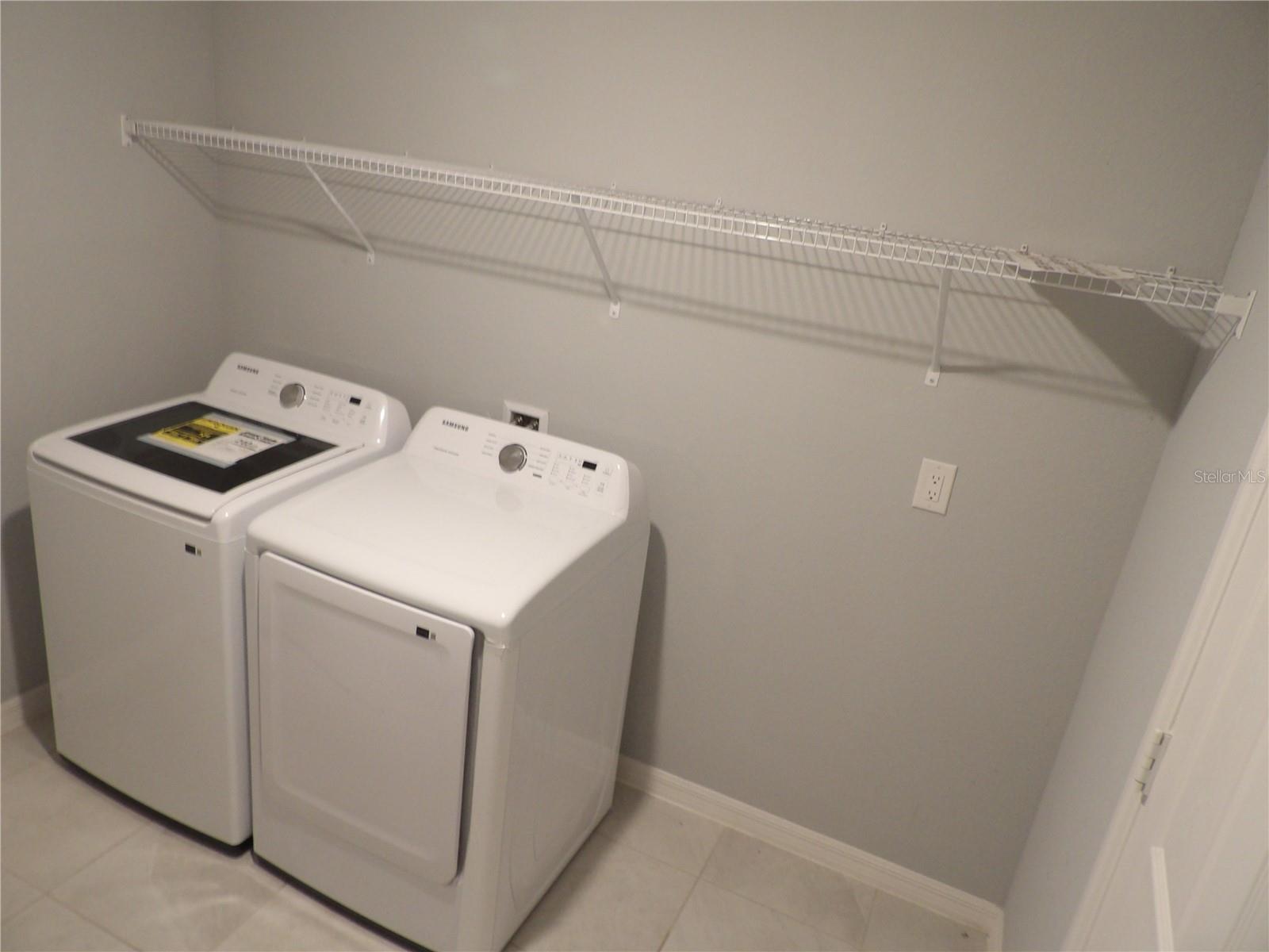 Listing photo id 15 for 7653 Minardi Street