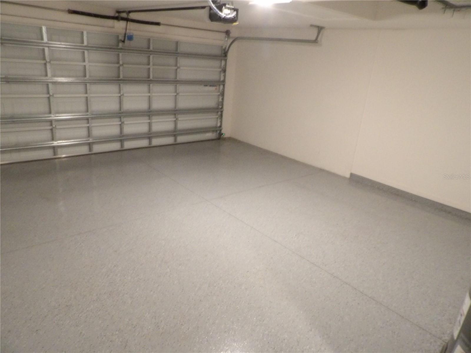 Listing photo id 17 for 7653 Minardi Street