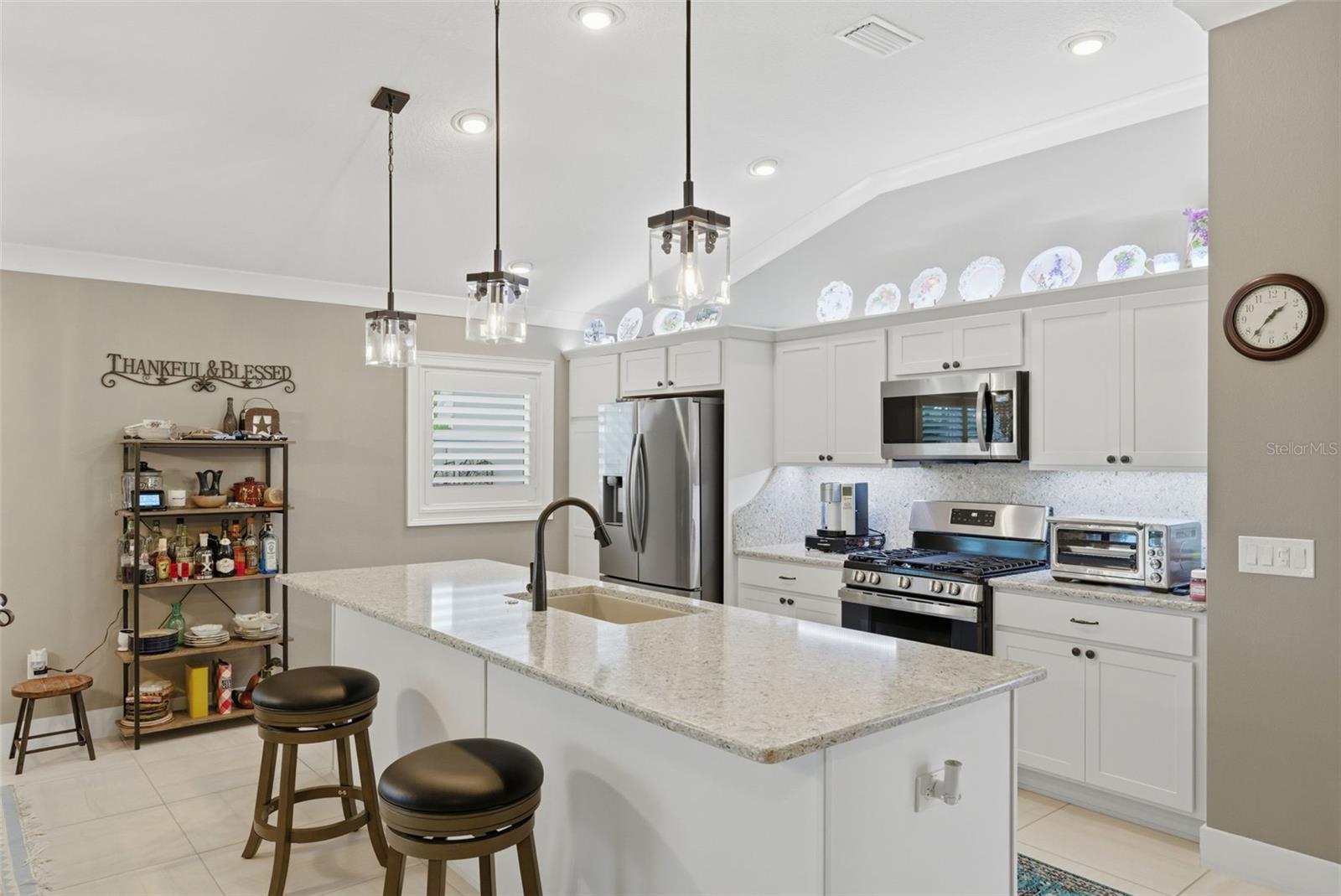 Image 6 of 89 For 2737 Ava Street