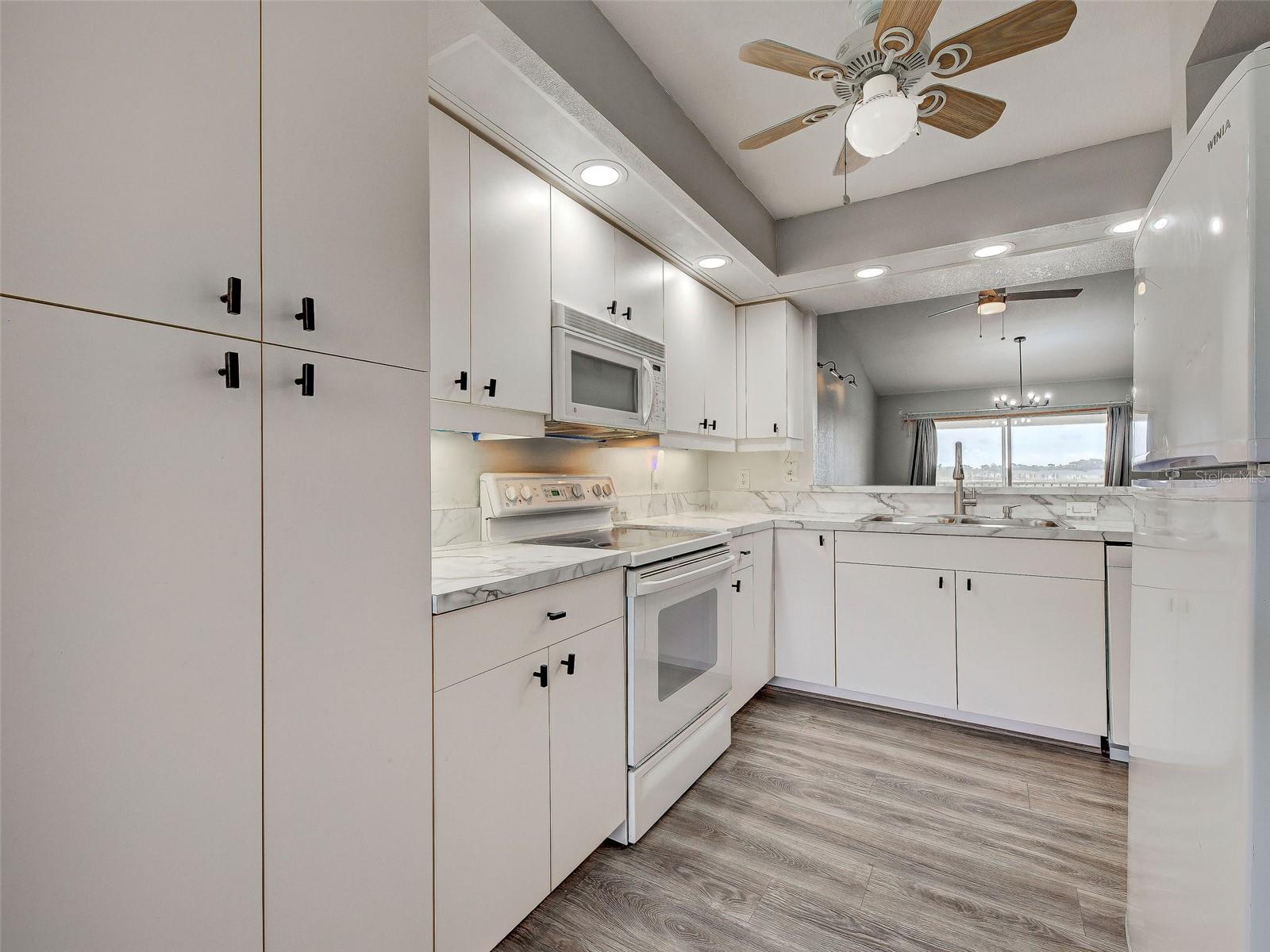 Image 14 of 56 For 5800 Sabal Trace Drive 606