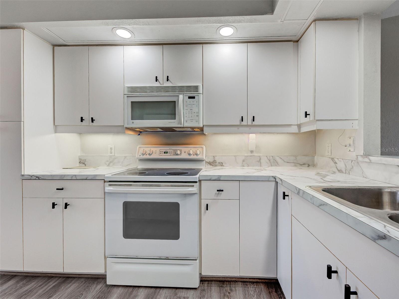 Image 17 of 56 For 5800 Sabal Trace Drive 606