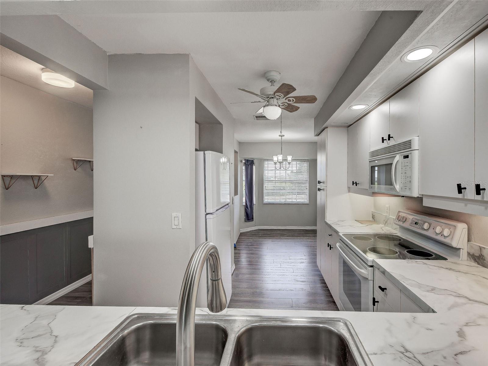 Image 20 of 56 For 5800 Sabal Trace Drive 606