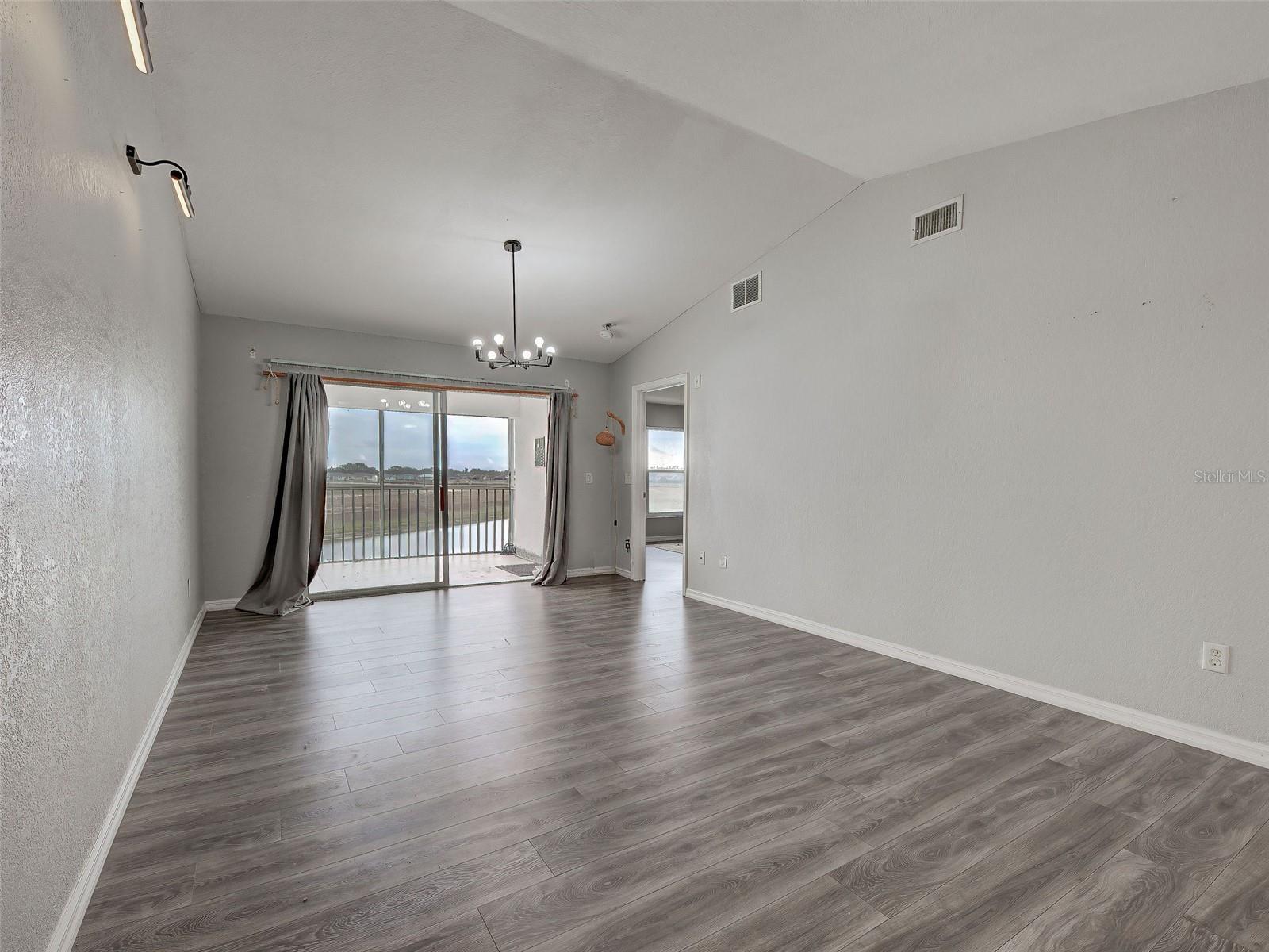 Image 21 of 56 For 5800 Sabal Trace Drive 606