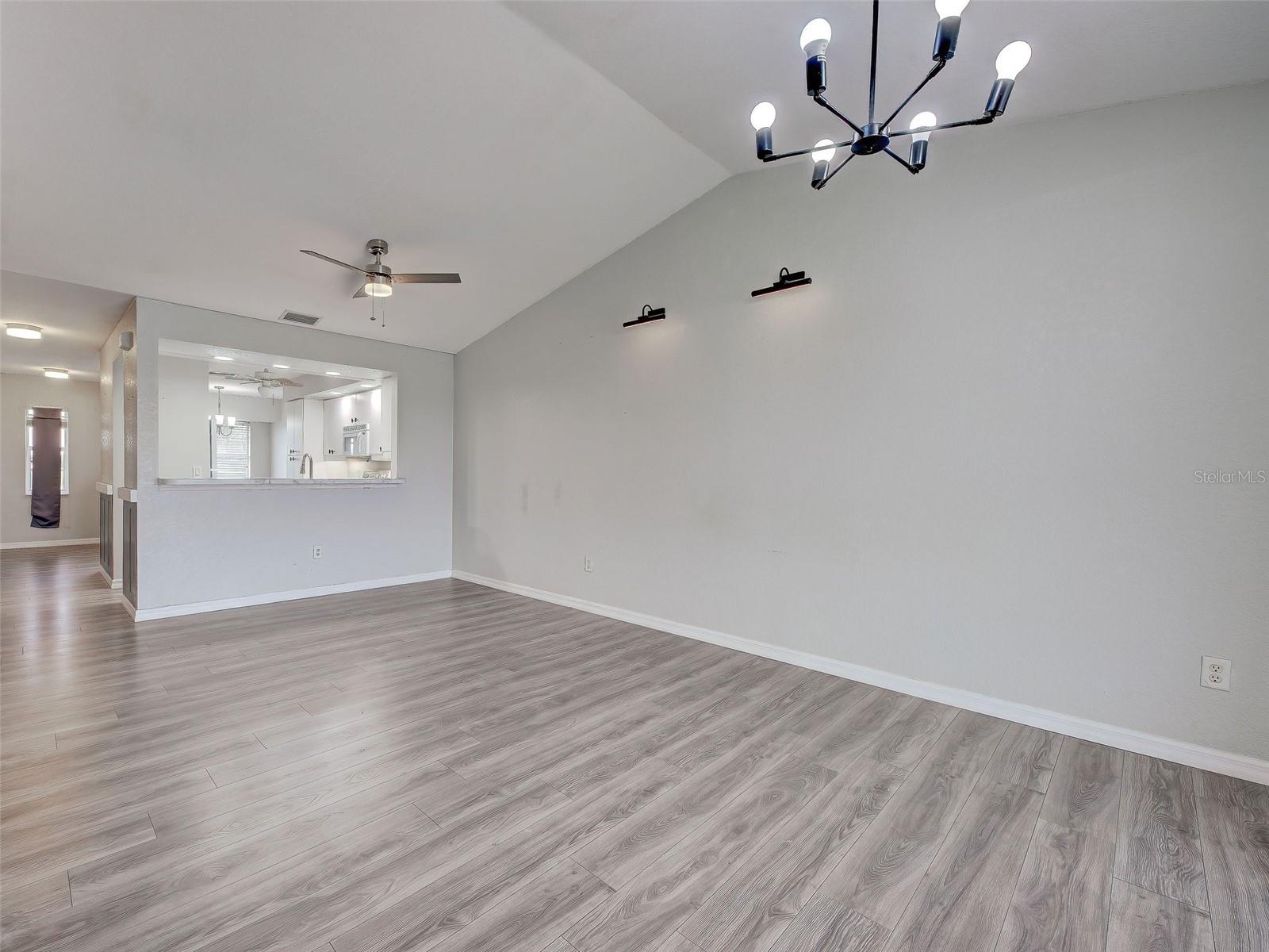 Image 23 of 56 For 5800 Sabal Trace Drive 606