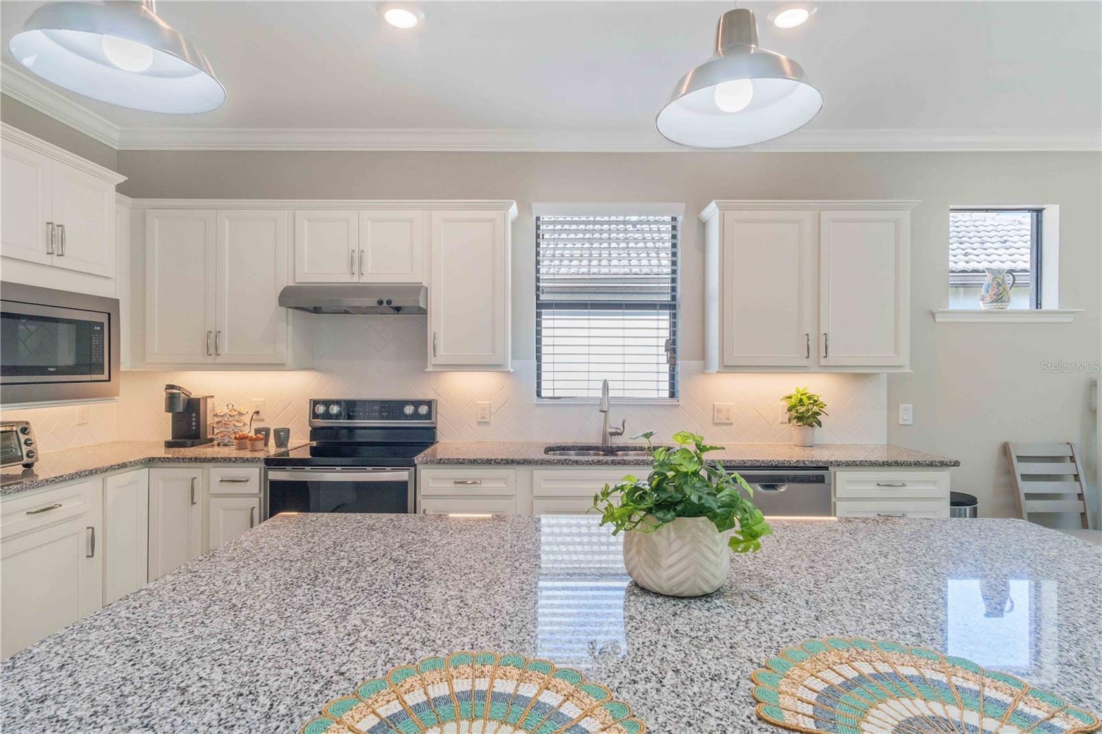 Image 24 of 100 For 1628 Hyssop Loop