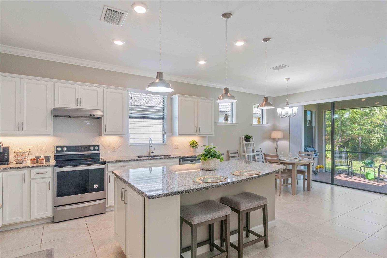 Image 25 of 100 For 1628 Hyssop Loop