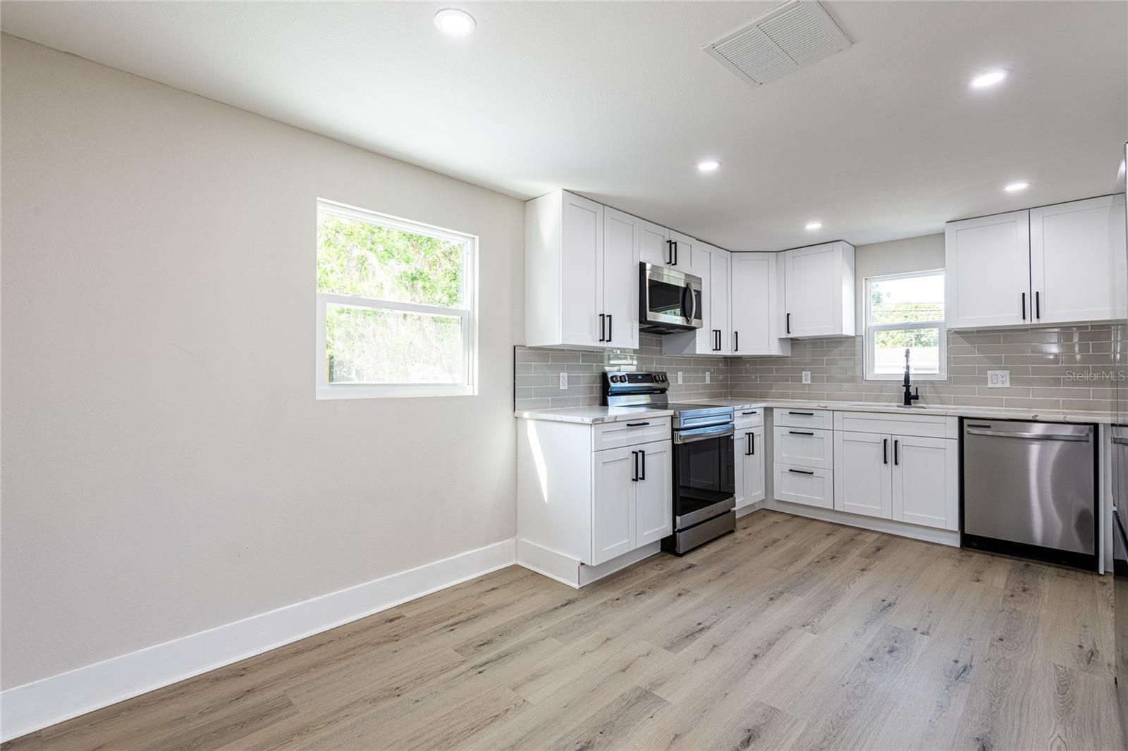 Image 13 of 35 For 2516 Kirby Street