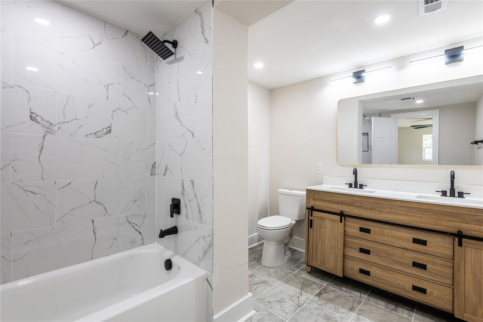 Image 17 of 35 For 2516 Kirby Street